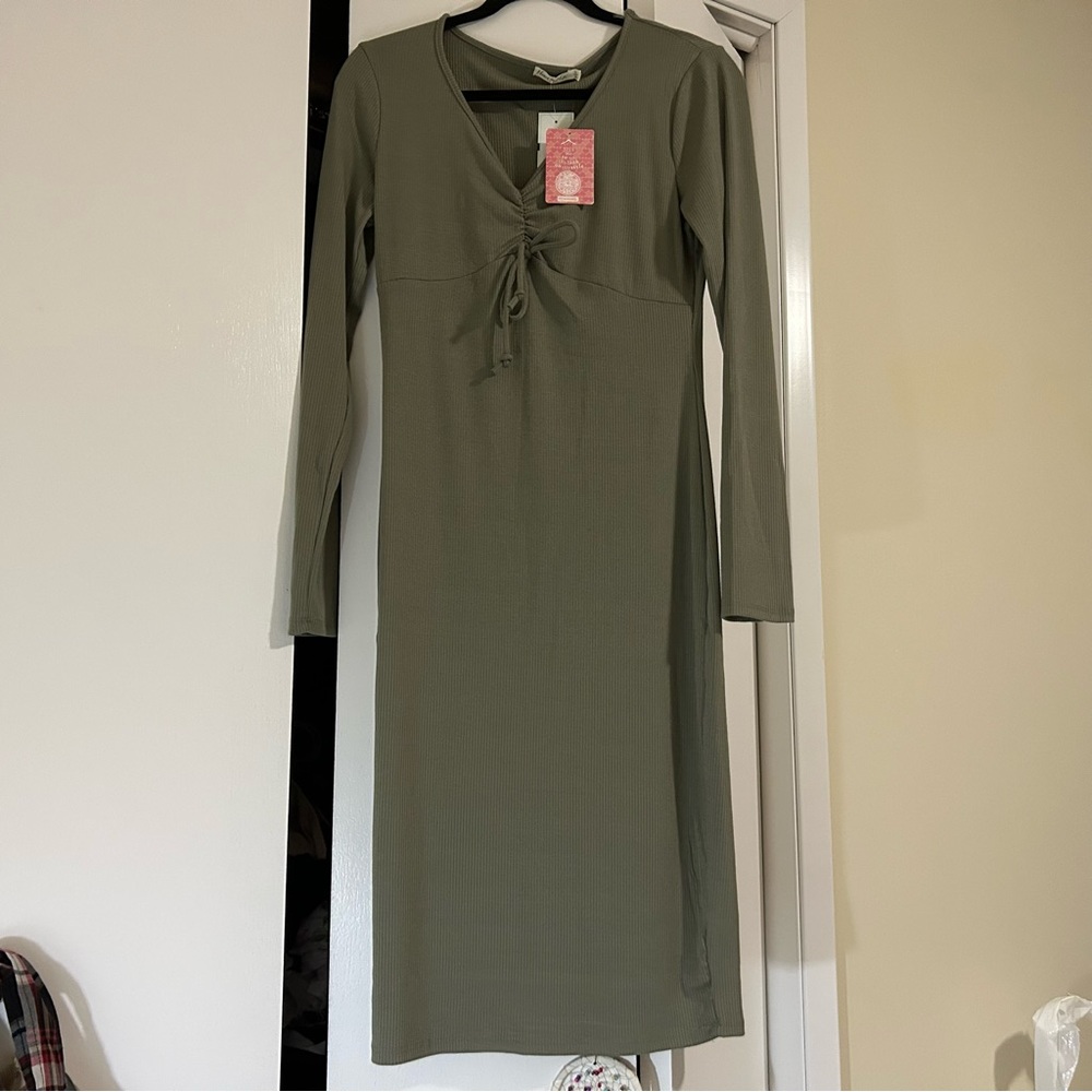 NWT moss green sweetheart neckline midi bodycon dress